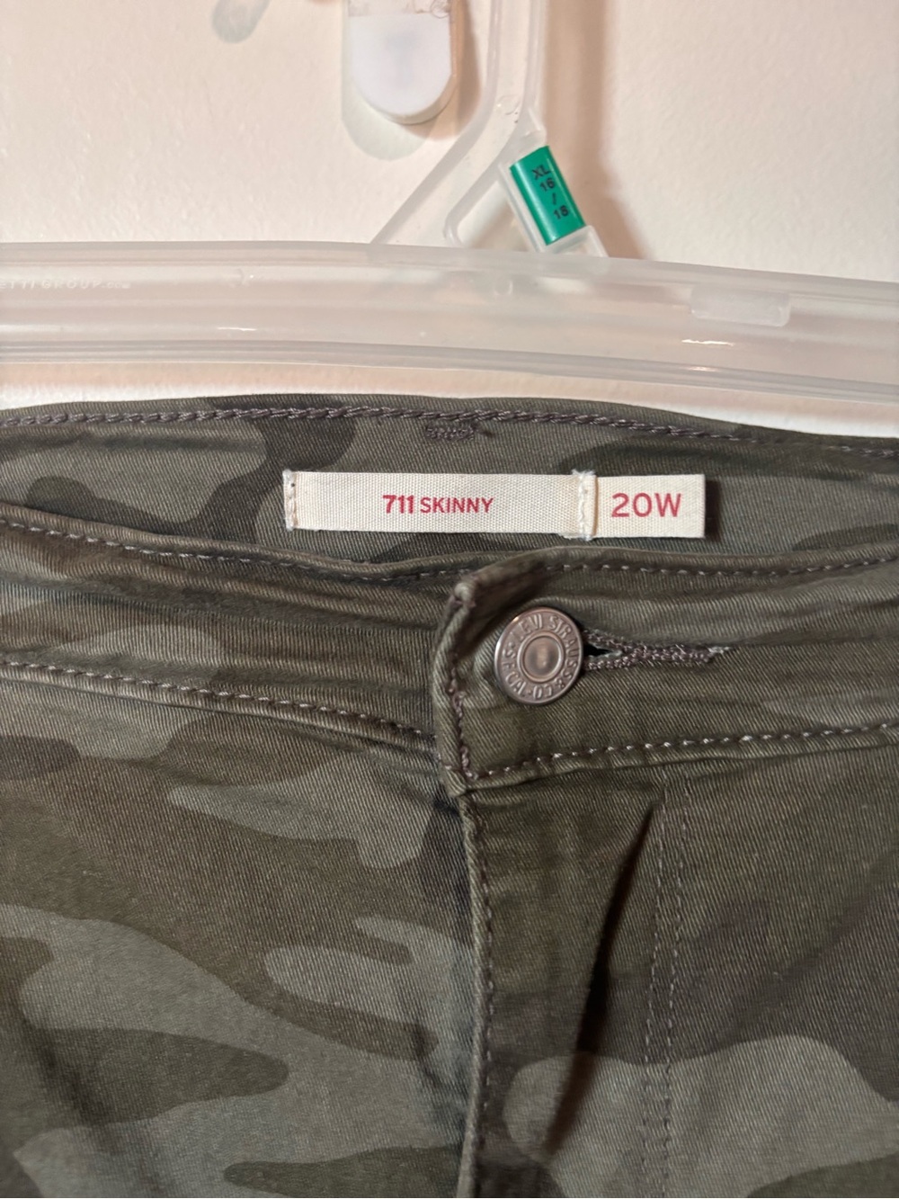 Levi's Women's Camo Skinny Jeans - Olive - Picture 2 of 3